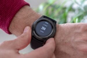 smartwatch showing calorie count